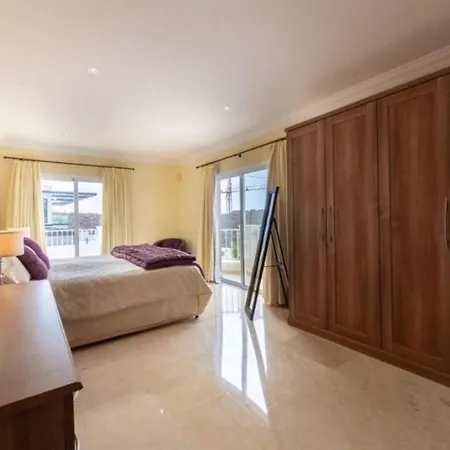 Ferienhaus Lovely 4-bed House In Costa Adeje *