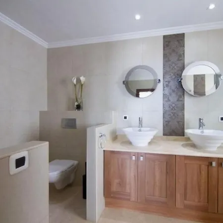 Lovely 4-bed House In Costa Adeje