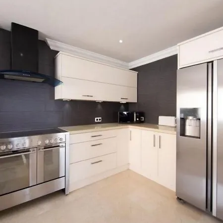 Ferienhaus Lovely 4-bed House In Costa Adeje *