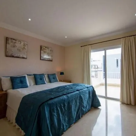 Lovely 4-bed House In Costa Adeje *